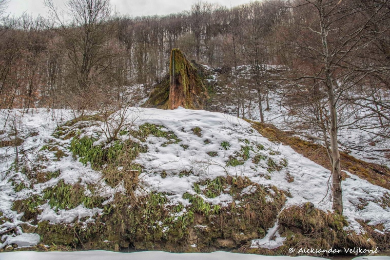 Winter view of Prskalo waterfall, wider area
